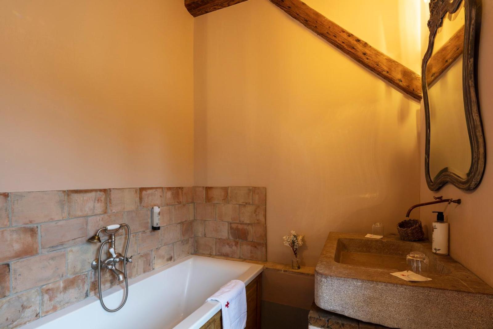 Commanderie De Peyrassol- Bastide De La Rouviere Homestay Flassans-sur-Issole